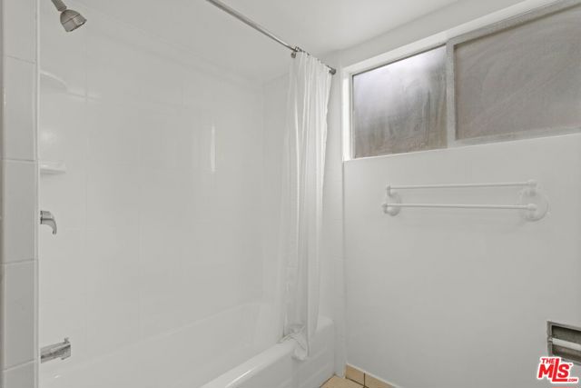 530 Evergreen Street, Inglewood CA: https://media.crmls.org/mediaz/36794680-f848-4cc7-9956-99a2ca76289b.jpg