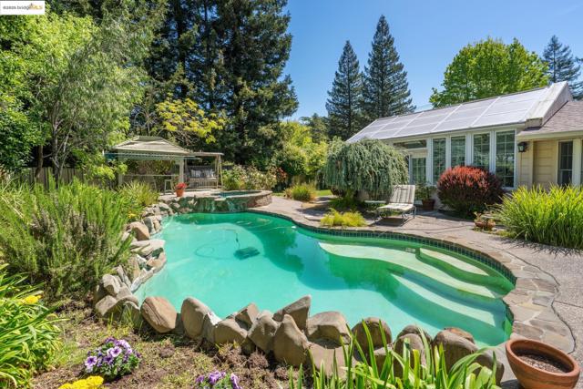 14 El Camino Moraga, Orinda CA: https://media.crmls.org/mediaz/367962b8-3df5-4b51-8b0e-41393849393e.jpg