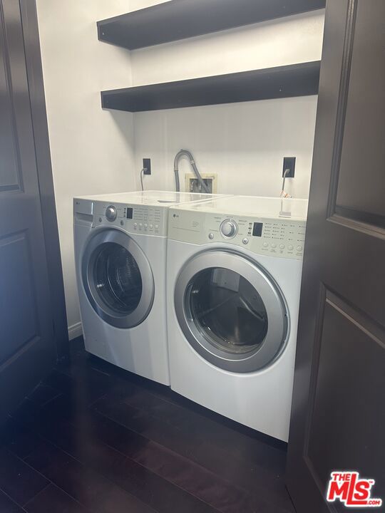 520 S Kingsley Drive, Los Angeles CA: https://media.crmls.org/mediaz/367981d1-0fa3-40ce-84a9-f9cbd36b8e1a.jpg