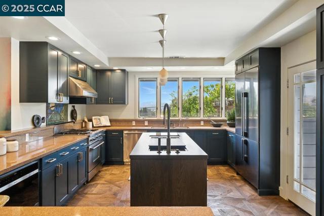 1341 Juanita Dr, Lafayette CA: https://media.crmls.org/mediaz/3679a815-882e-41d5-a9ea-d0b40c6caa0d.jpg
