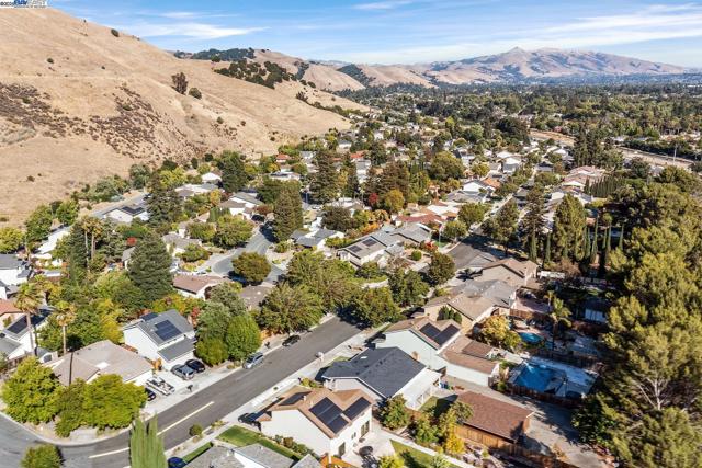 36055 Easterday Way, Fremont CA: https://media.crmls.org/mediaz/367a1ac0-706d-4ae9-90e6-55d127fae4c3.jpg