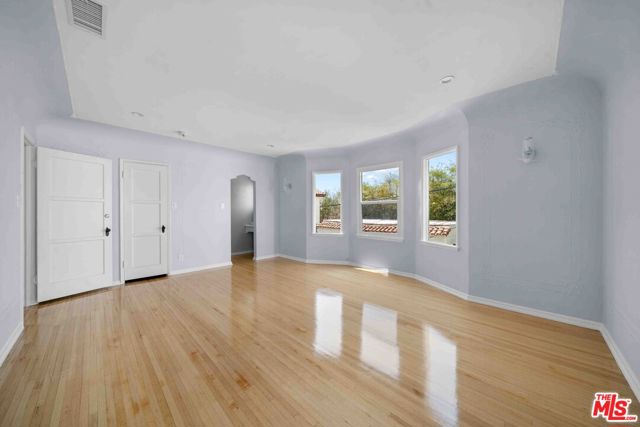 865 S Lucerne Boulevard, Los Angeles CA: https://media.crmls.org/mediaz/367adb43-41b6-4409-867c-f010729b9a8c.jpg