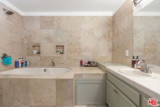 12311 Pacific Avenue, Los Angeles CA: https://media.crmls.org/mediaz/367b69cd-4d3d-4fe9-9c3d-69cc68505fce.jpg