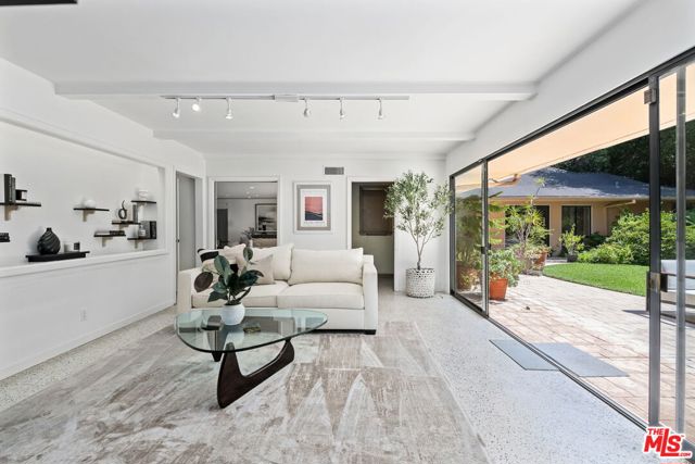 515 Warner Avenue, Los Angeles CA: https://media.crmls.org/mediaz/367bc3b7-d65e-429c-ab2e-0e0c7a579408.jpg