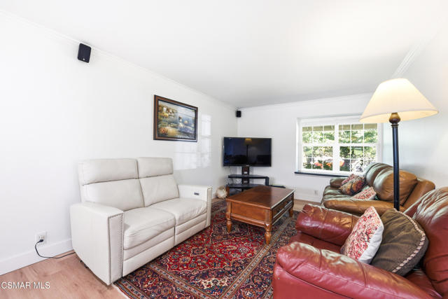 952 Carefree Drive, Simi Valley CA: https://media.crmls.org/mediaz/367c92df-6169-457e-a024-7f1c3d984fe1.jpg