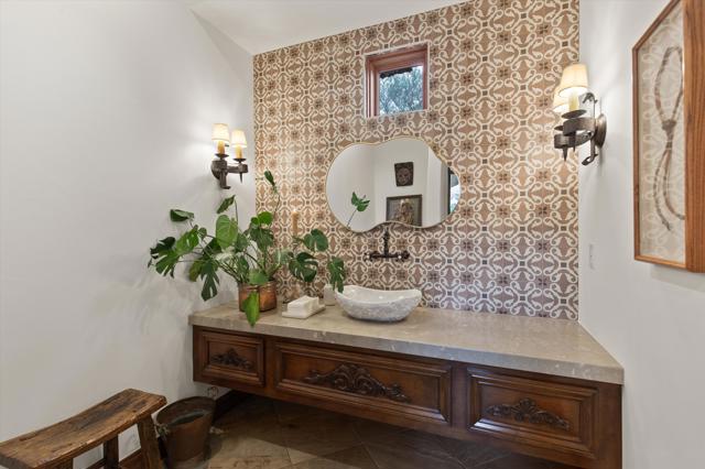 2489 Tuscany Heights Drive, Palm Springs CA: https://media.crmls.org/mediaz/367c99bc-b652-42fa-8e8d-206fcdd26256.jpg