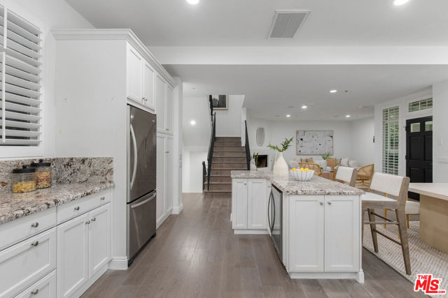 10523 Selkirk Lane, Los Angeles CA: https://media.crmls.org/mediaz/367dd1b4-fe57-4178-b2e5-8065d13c9bb5.jpg