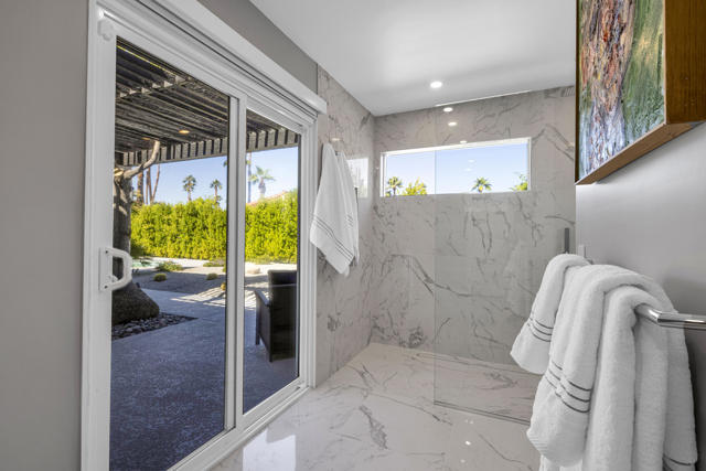 70880 Sunny Lane, Rancho Mirage CA: https://media.crmls.org/mediaz/367ea149-01ac-4a28-acac-6ef9a84bdb7a.jpg