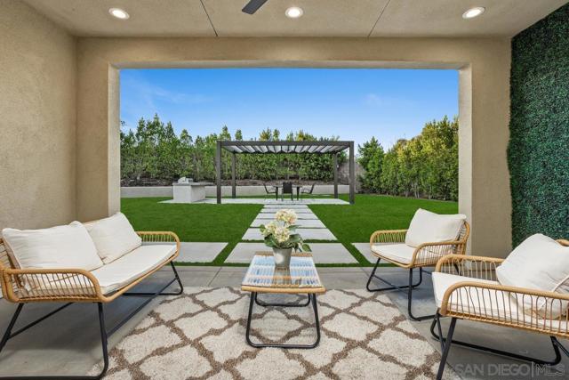 2807 California Poppy Street, Escondido CA: https://media.crmls.org/mediaz/367f1d8e-c2b2-41fb-9068-9a9bee223767.jpg