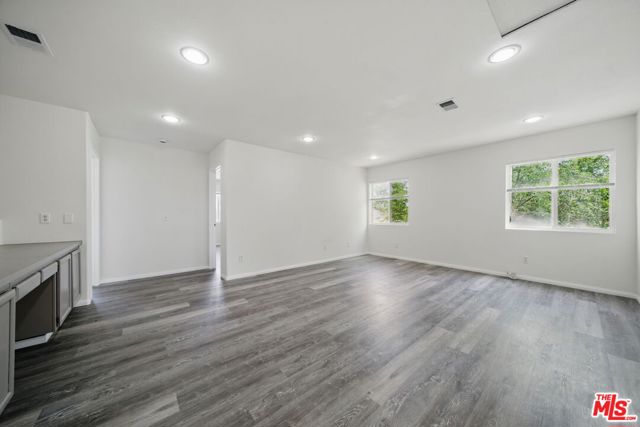 3702 Las Palmas Avenue, Palmdale CA: https://media.crmls.org/mediaz/367fb5fa-7f94-4147-9803-44b7b2ad5b1b.jpg