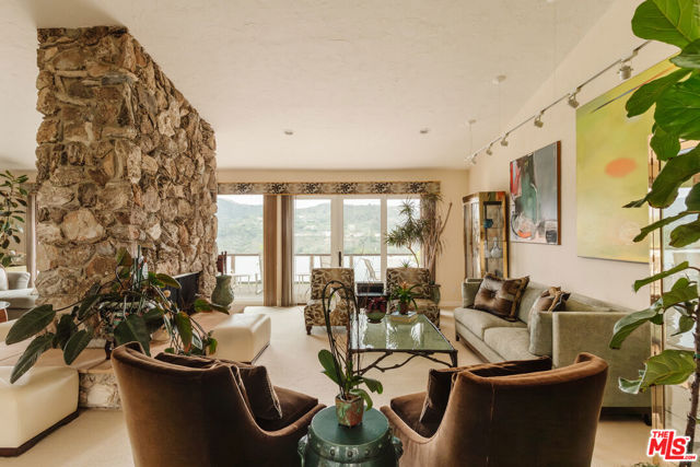 2208 Westridge Road, Los Angeles CA: https://media.crmls.org/mediaz/367fcb08-37fd-4f95-a0c0-45d024f31128.jpg
