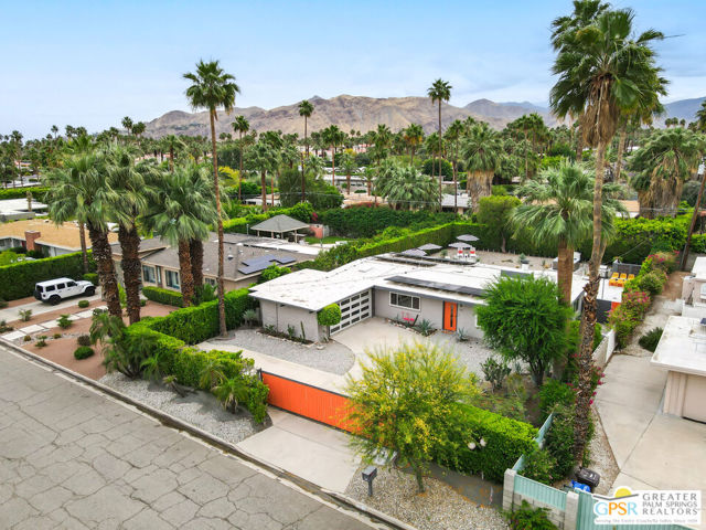 281 E Ocotillo Avenue, Palm Springs CA: https://media.crmls.org/mediaz/36804d28-04c1-4c46-a929-beef0522b9ce.jpg