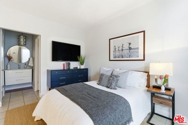 1013 16th Street, Santa Monica CA: https://media.crmls.org/mediaz/36804f3e-9d83-40d0-b303-89ee1c255341.jpg