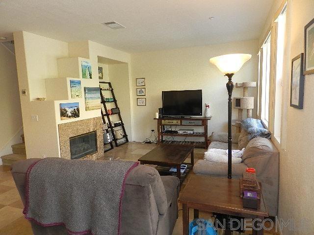 395 Caminito Barcelona, Chula Vista CA: https://media.crmls.org/mediaz/3680537d-e61a-4a59-abcb-40c306a12721.jpg