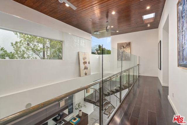714 California Avenue, Venice CA: https://media.crmls.org/mediaz/3680c6e8-c5b8-4d5d-bda9-3b3e519f2cb4.jpg