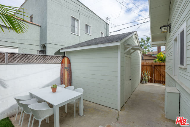 732 N Toledo Walk, Long Beach CA: https://media.crmls.org/mediaz/368103b9-eec5-43ae-81a2-28dfb4f64221.jpg