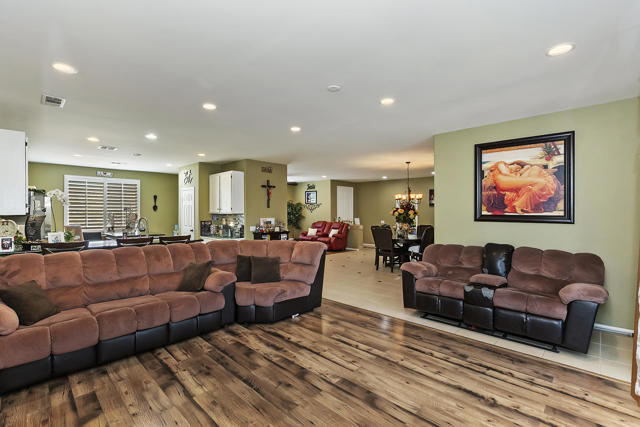 024_Family Room