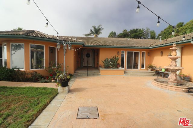 20776 Big Rock Drive, Malibu CA: https://media.crmls.org/mediaz/3681aa21-2bd0-49b9-8090-796770eec927.jpg