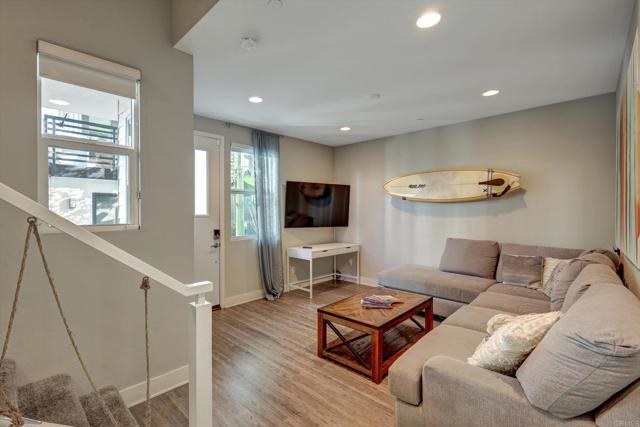 1570 Vista Del Mar Way, Oceanside CA: https://media.crmls.org/mediaz/36825dd4-b8fe-4aec-b3ba-eb53d48ad2bb.jpg