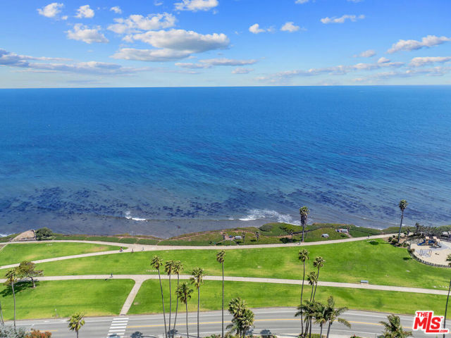 1312 Shoreline Drive, Santa Barbara CA: https://media.crmls.org/mediaz/3682dd4b-0308-4c46-998b-cc947d492c93.jpg
