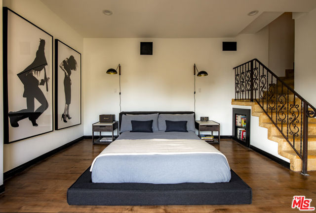 2820 Westshire Drive, Los Angeles CA: https://media.crmls.org/mediaz/3682edfd-a5fd-4b16-8097-a00b48186b3d.jpg