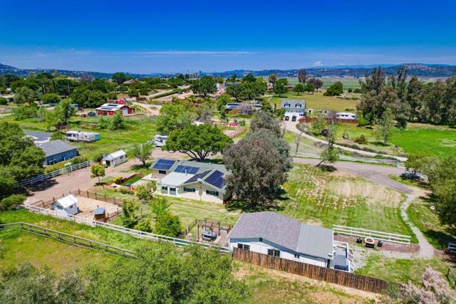 17048 Handlebar Rd, Ramona CA: https://media.crmls.org/mediaz/3683aedc-e572-4d79-ad0e-eb0a757ae2f6.jpg