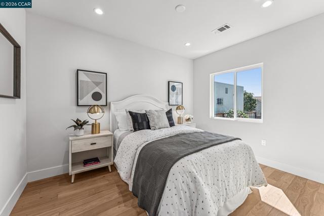 3017 Madeline St, Oakland CA: https://media.crmls.org/mediaz/3683c5f5-0943-4d91-8a2f-6aa10fbf777a.jpg