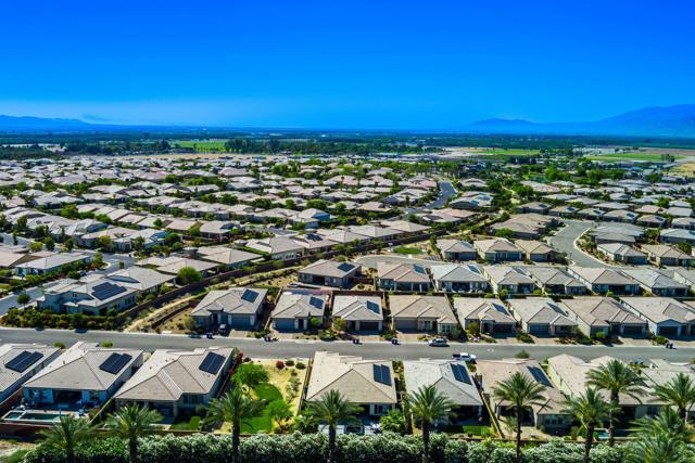 82460 W Mccarroll Drive, Indio CA: https://media.crmls.org/mediaz/3684893b-c5a9-43a9-8191-74268899e225.jpg
