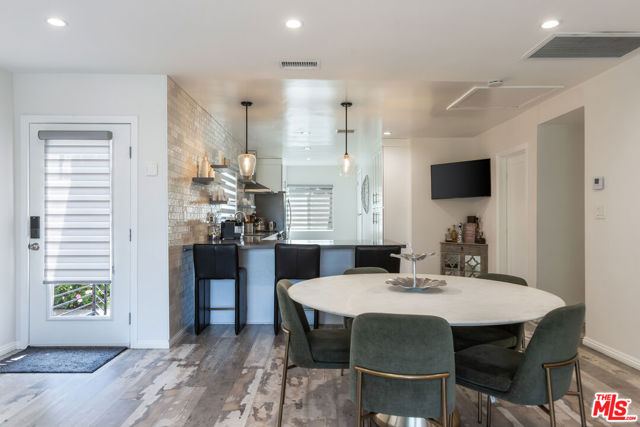 10315 Fairgrove Avenue, Tujunga CA: https://media.crmls.org/mediaz/3684d20e-e7fb-4005-a165-e436f39786c1.jpg