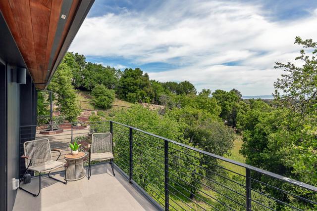 26896 Alejandro Drive, Los Altos Hills CA: https://media.crmls.org/mediaz/36854d11-a7da-4890-8d4a-0a12c013a76e.jpg