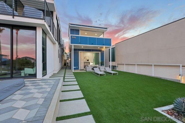 4545 Newport Ave, San Diego CA: https://media.crmls.org/mediaz/368553fb-e389-4c0c-9130-9506e698e748.jpg