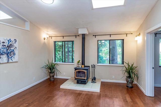 21440 Shady Lane, Los Gatos CA: https://media.crmls.org/mediaz/36856358-c81d-4976-a50d-4e8c771c6328.jpg