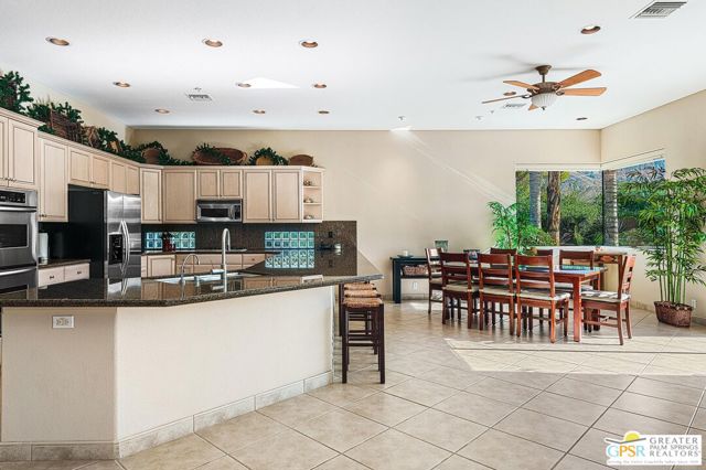575 E Bogert Trail, Palm Springs CA: https://media.crmls.org/mediaz/3685e925-11df-47a5-adda-3099091c79ed.jpg