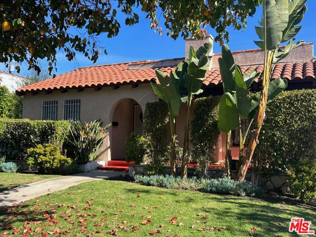 560 N Irving Boulevard, Los Angeles CA: https://media.crmls.org/mediaz/3685eec6-2da5-448d-bddd-8b89f3b06c8a.jpg