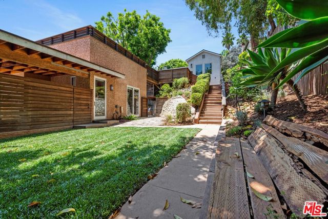 2116 Princeton Avenue, Los Angeles CA: https://media.crmls.org/mediaz/36866d11-be3c-40ec-af21-23060c93b377.jpg