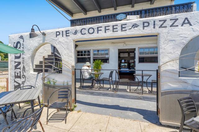 2071 Huntington Drive, Aptos CA: https://media.crmls.org/mediaz/3686ba82-16a9-4b87-b947-cd95f9ca729d.jpg