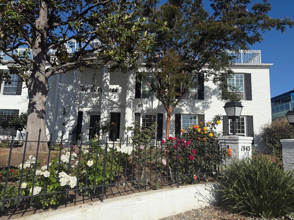 1945 Mount Vernon Court #1