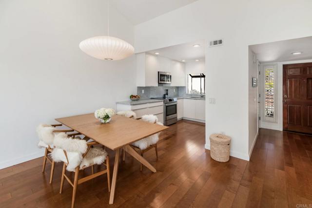 Detail Gallery Image 4 of 27 For 7323 Calle Luna, Carlsbad,  CA 92009 - 2 Beds | 2 Baths