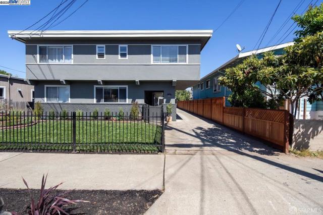 537 Pacific Avenue, Alameda CA: https://media.crmls.org/mediaz/3688d6cf-8c3b-445c-b354-ea450f3ee5c1.jpg