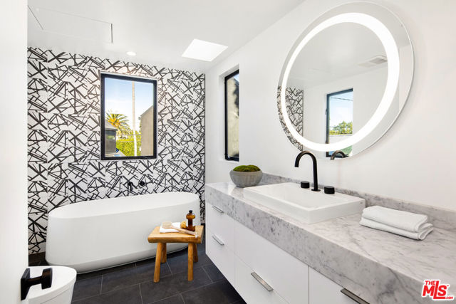 1821 Penmar Avenue, Venice CA: https://media.crmls.org/mediaz/36891dde-53e3-46c1-abfe-58d1be7fceed.jpg
