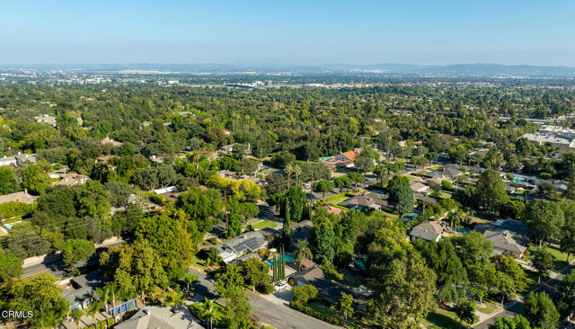 525 N Michillinda Avenue, Pasadena CA: https://media.crmls.org/mediaz/36892e19-8a46-40d3-ba48-ab30483708a0.jpg