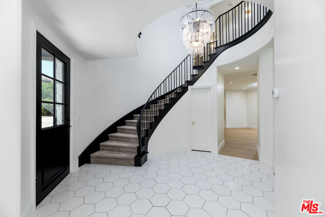 4929 Lakeview Canyon Road, Westlake Village CA: https://media.crmls.org/mediaz/368a286d-ff08-4ce6-a51b-4d8471e0c336.jpg