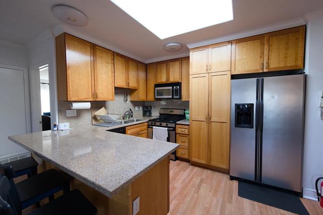1515 14th Avenue, Oakland CA: https://media.crmls.org/mediaz/368a94d3-f116-4f35-9652-ca206d04bfee.jpg