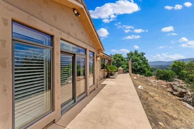12443 Mirar De Valle, Valley Center CA: https://media.crmls.org/mediaz/368b61f4-46cd-4d64-804f-6e2e3f66e10c.jpg