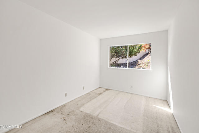 4260 Dalewood Circle, Newbury Park CA: https://media.crmls.org/mediaz/368b659e-3976-4325-8c9d-fdb84825e092.jpg