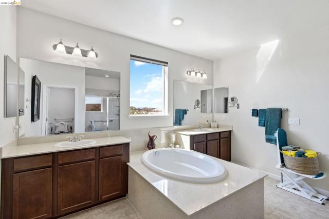 2469 Talaria Dr, Oakley CA: https://media.crmls.org/mediaz/368b8913-6da9-4a53-959a-016aad9aa6cd.jpg