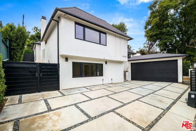 13378 Contour Drive, Sherman Oaks CA: https://media.crmls.org/mediaz/368bf799-8094-48aa-bf4e-1f584eee55cf.jpg