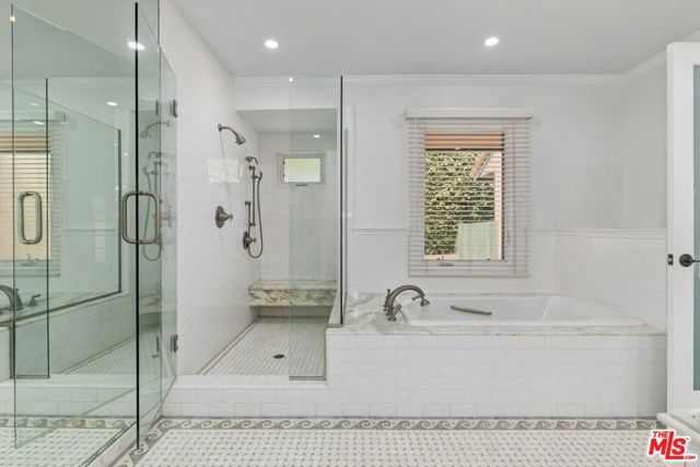 401 Alma Real Drive, Pacific Palisades CA: https://media.crmls.org/mediaz/368c5d32-dae2-4bd9-9031-301db56c9fb6.jpg