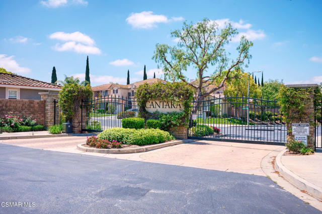 4566 Bluewood Court, Moorpark CA: https://media.crmls.org/mediaz/368c6c8f-0404-437a-9f3f-d735a39faff6.jpg