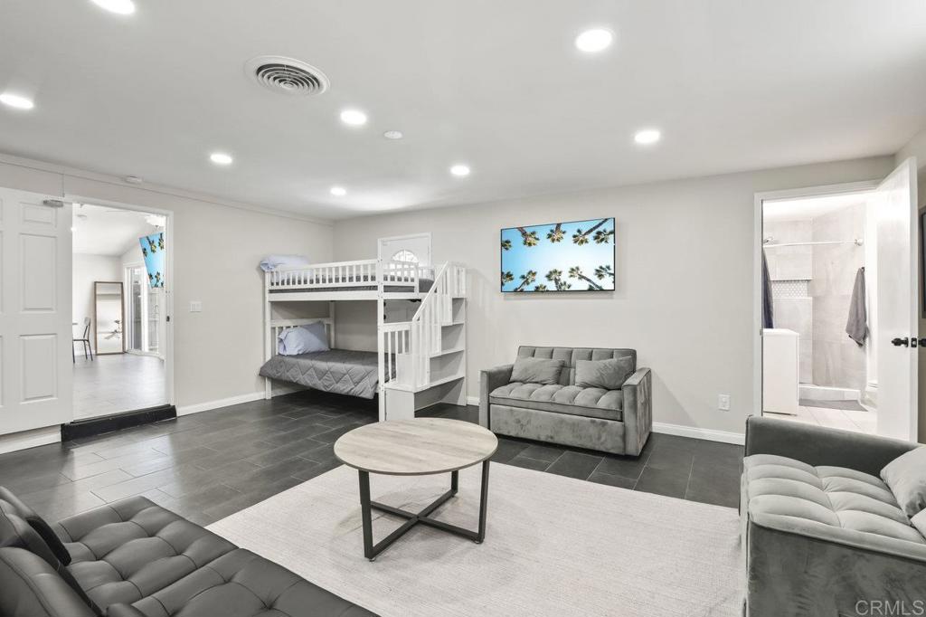 9452 Larrabee Avenue - photo 15